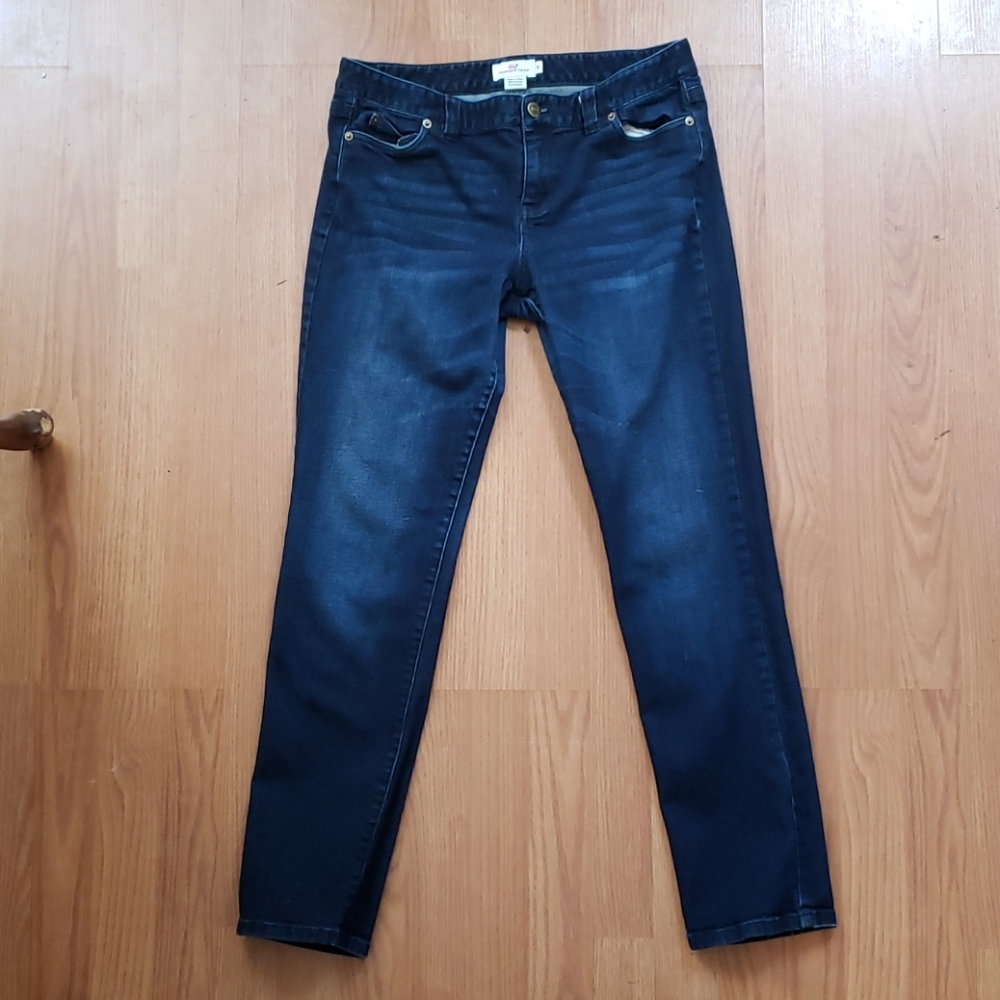 Vineyard Vines dark wash skinny jeans, 32"W 29"L